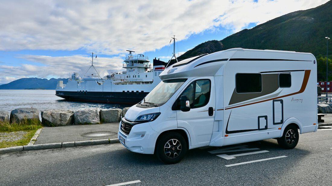 Der Burstner Lyseo 594 Camper und die Fjord Fähre