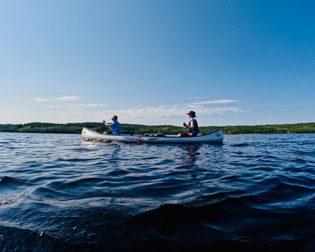 Flo und Melanie im Kanu