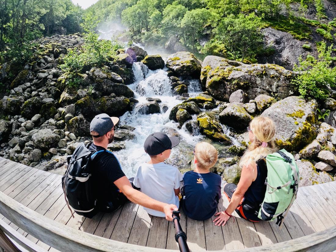 Fravely auf der Bruecke