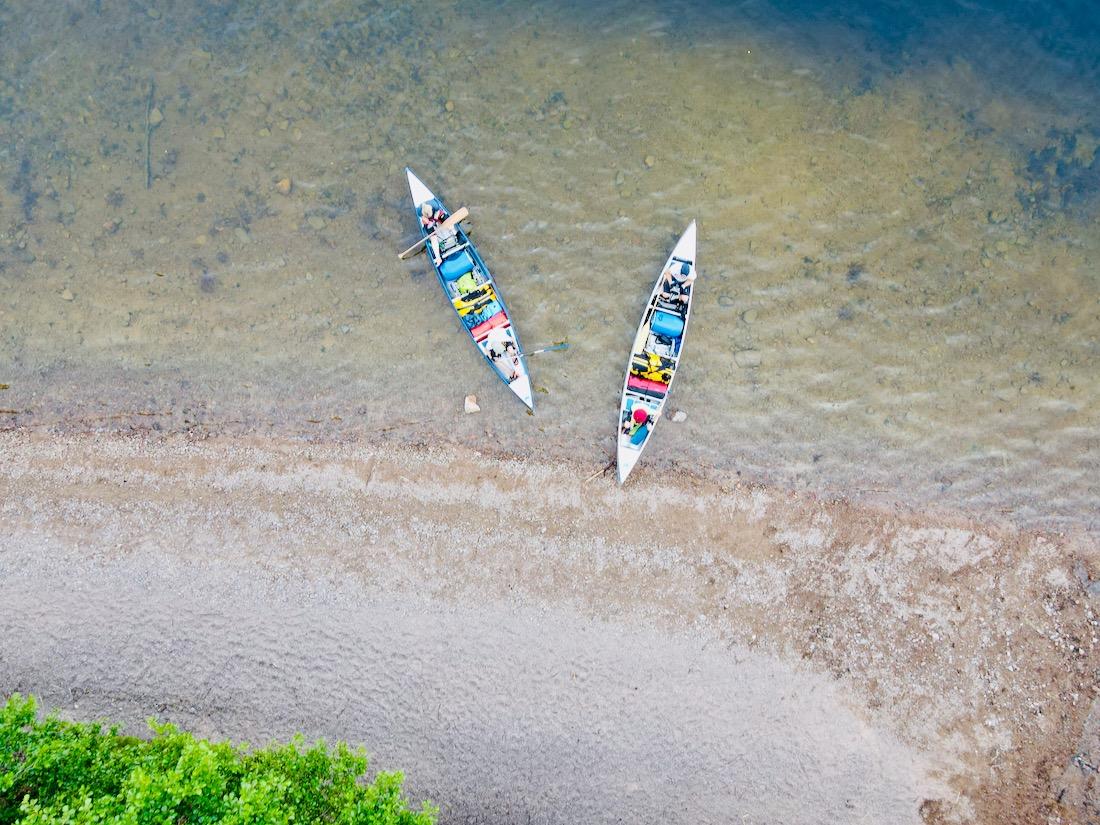 Fravely legt mit den Kanus an