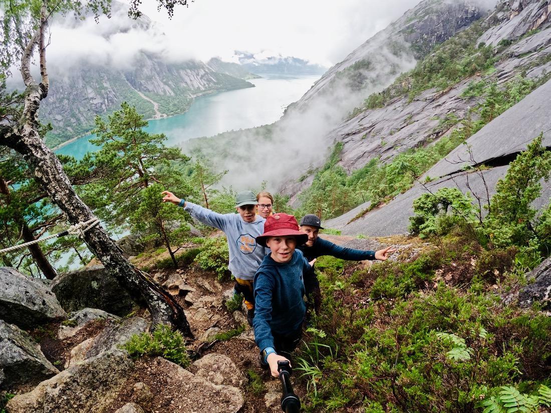 Fravly steht auf dem Kjeasen Wanderweg