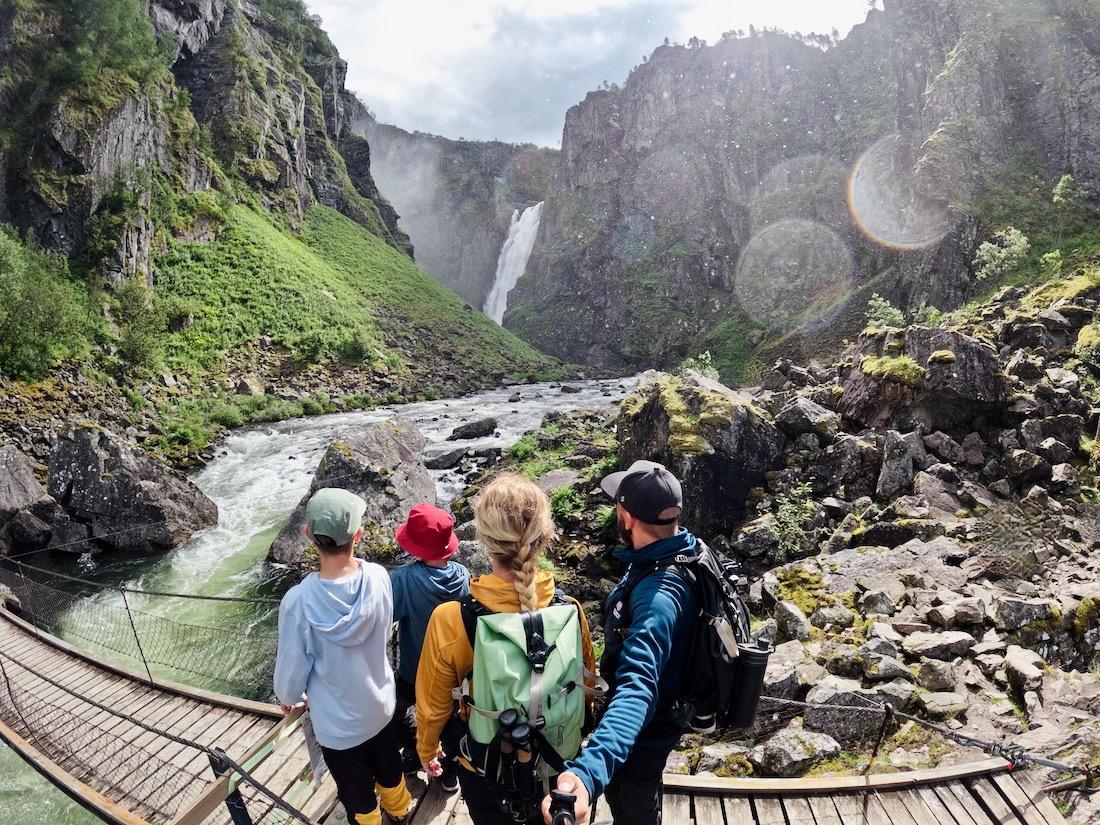 Fravely vor dem Voringsfossen in Norwegen