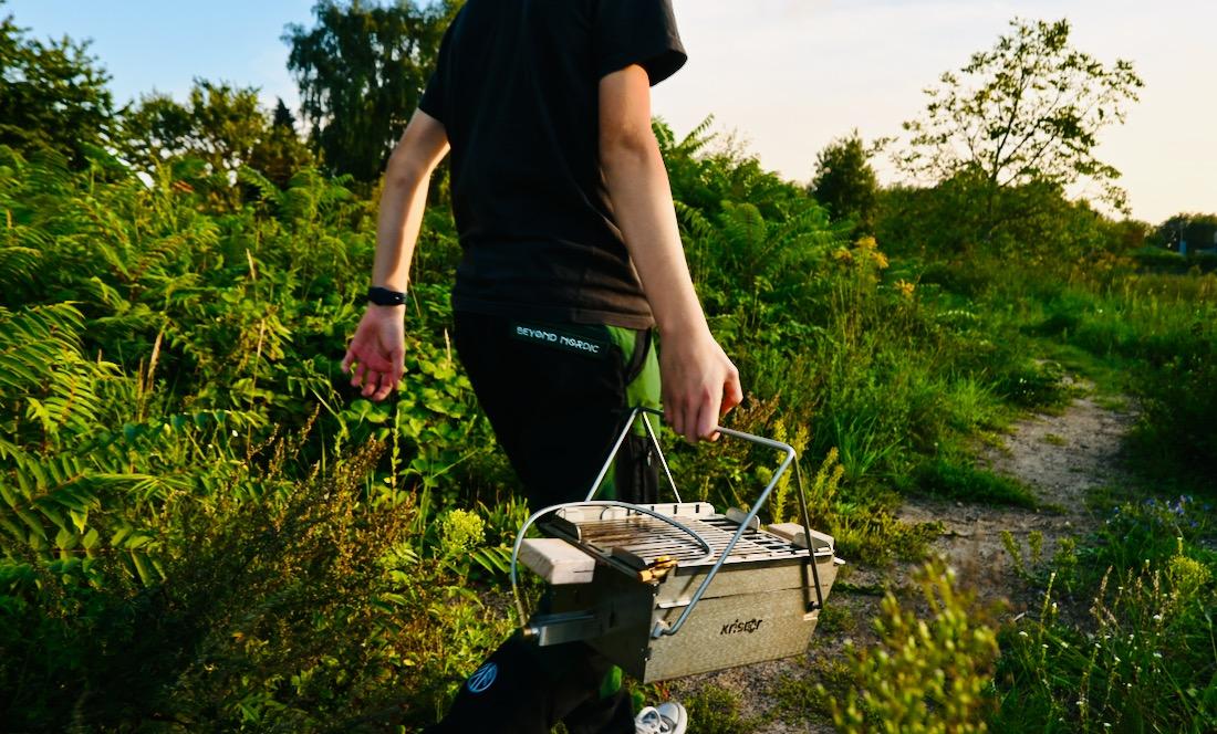 Der Grill wird getragen