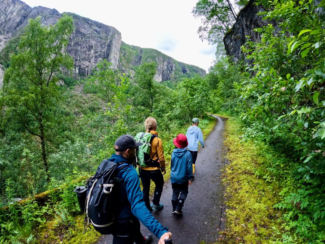 Der Wanderweg zum Wasserfall