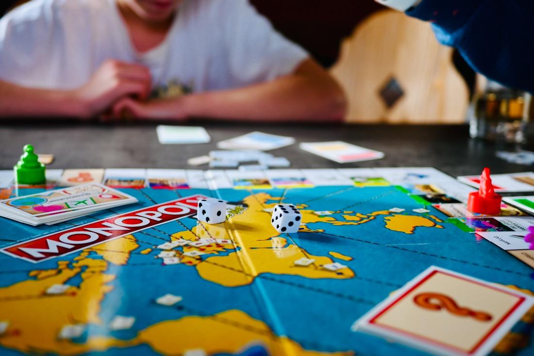 Die Würfel auf Monopoly Reise um die Welt