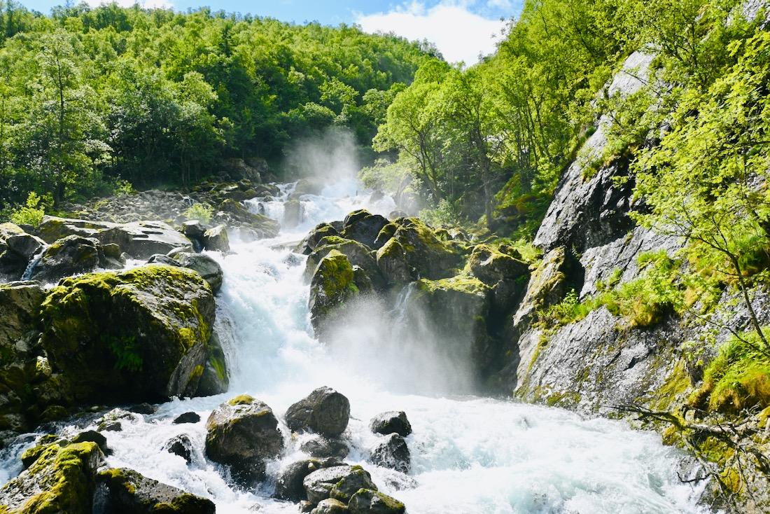 Ein Gletscherwasserfall vom Bondhusbrea Gletscher