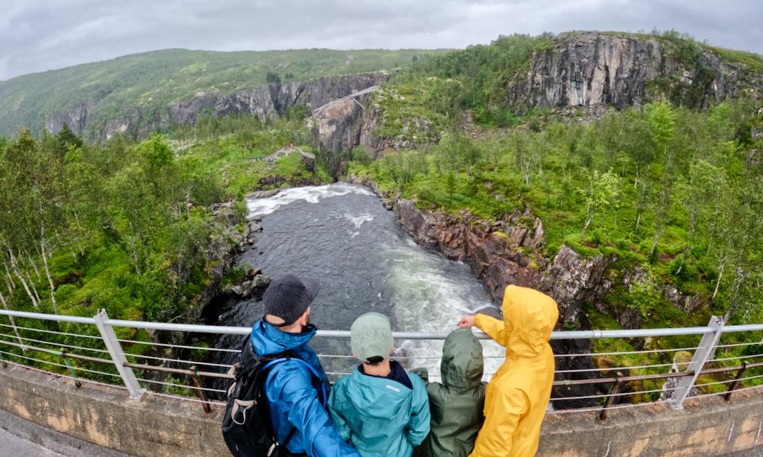 Fravly am Voringsfossen Wasserfall in Norwegen