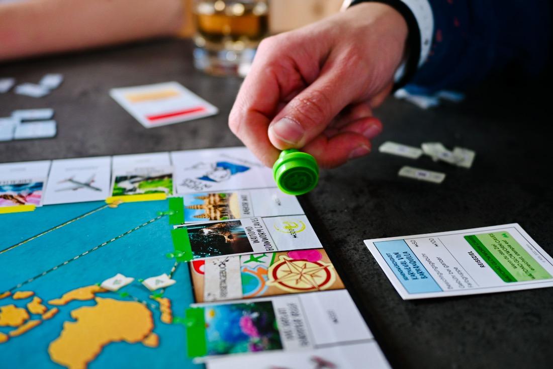 Melanie stempelt eine Reiseziel