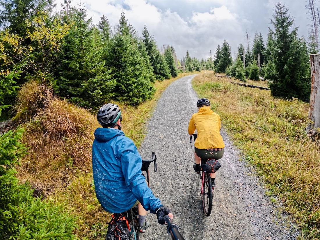 Thomas und Melanie auf Gravel-Bikes unterwegs im Harz