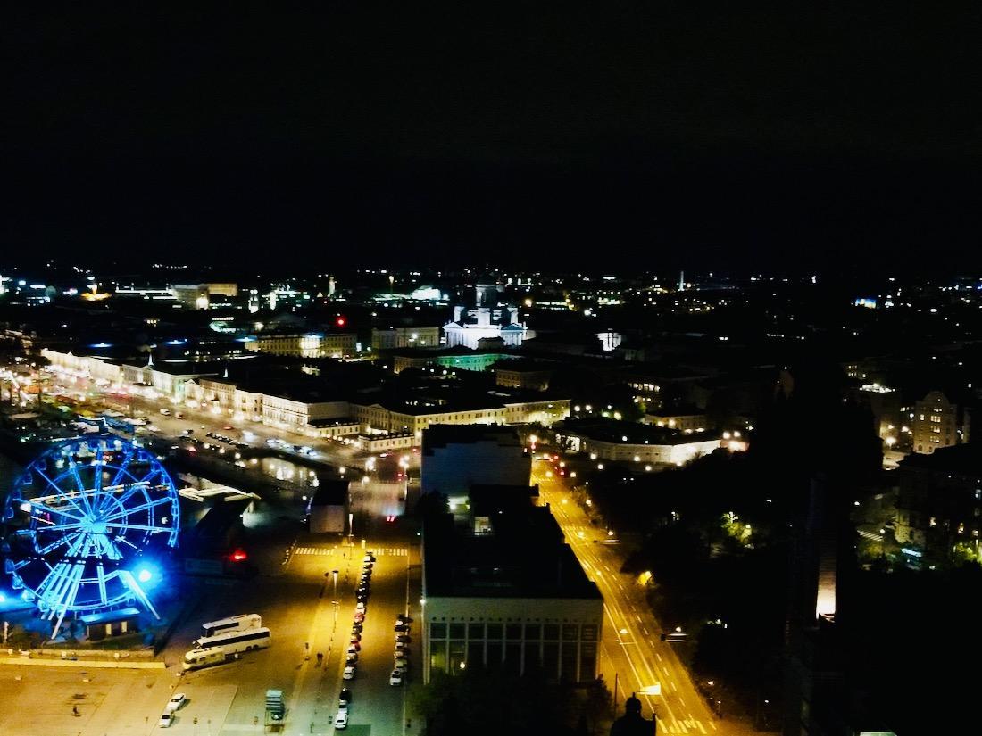 Helsinki bei Nacht