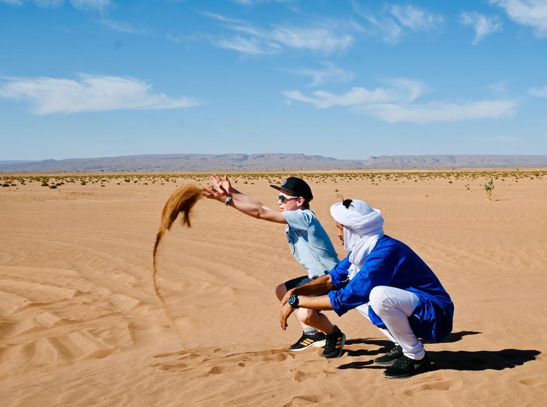 Ben spürt das erste Mal Sahara Sand
