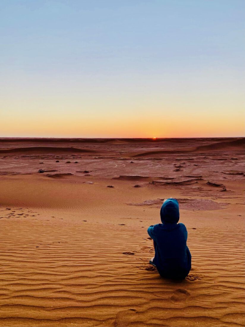 Ben wartet auf den Sonnenaufgang