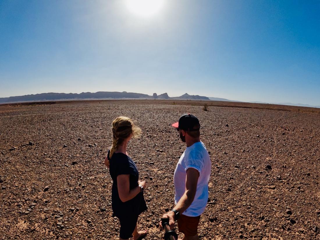 Melanie und Thomas in der marokkanischen Steinwueste