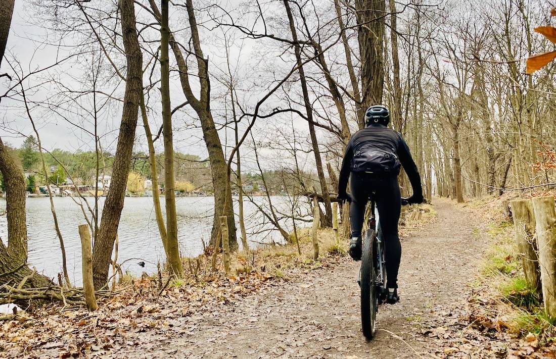 Die Osprey Seral 7 auf dem MTB