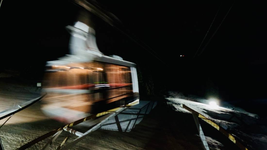 Die Pannorama Bergbahn in der Nach im Brandner-Tal