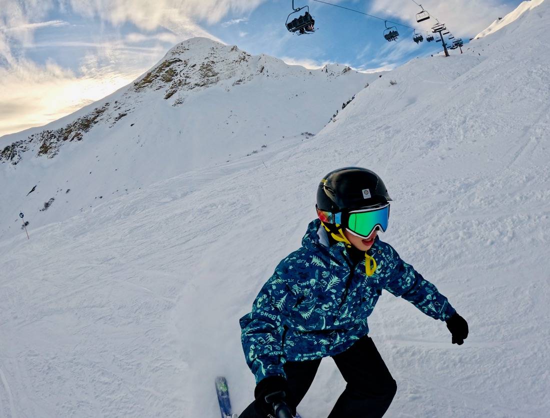 Flo fährt in Faschina die Piste hinab