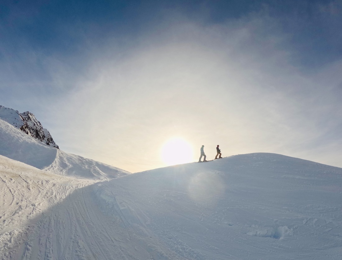 Flo und Ben fahren Ski im Silvretta Hochjoch im Montafon