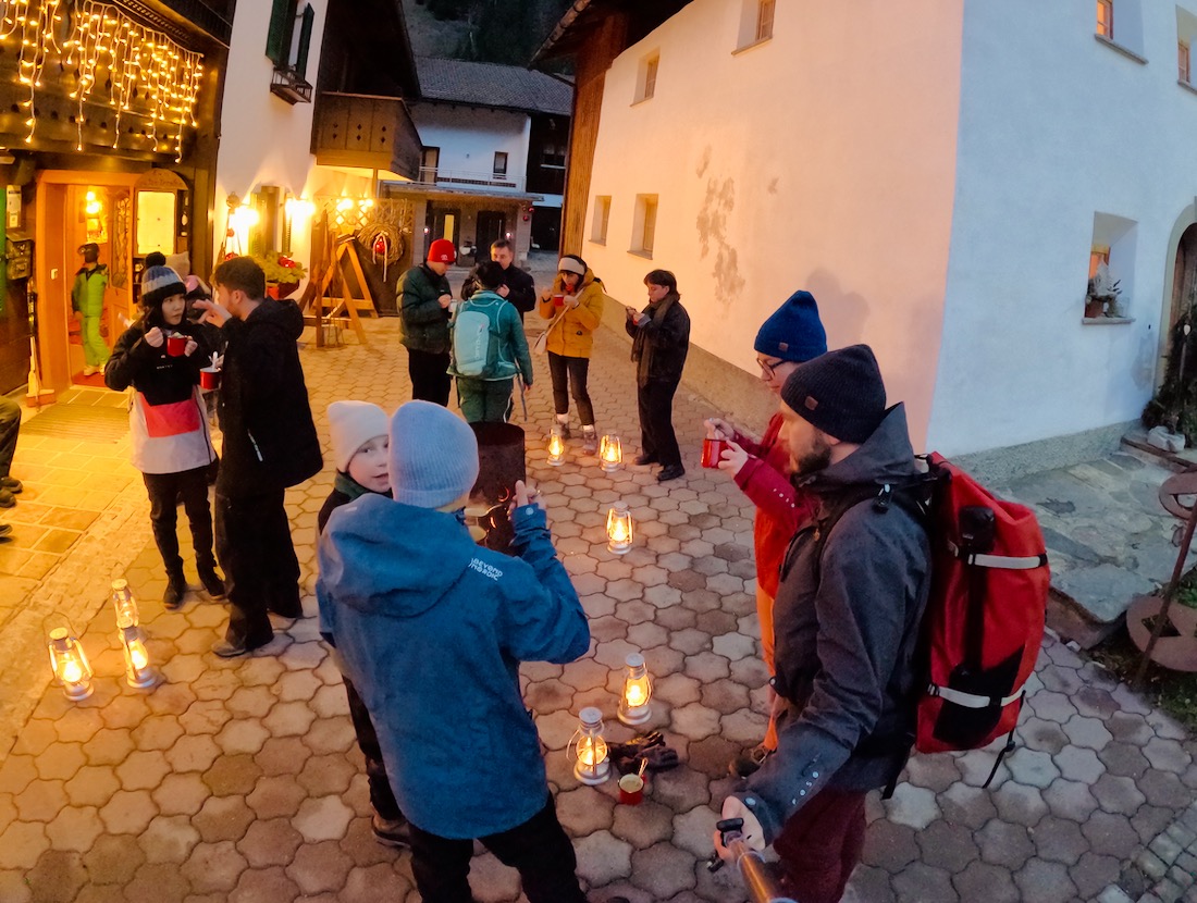 Fravely bei der genussvollen Feuerschalenwanderung im Montafon