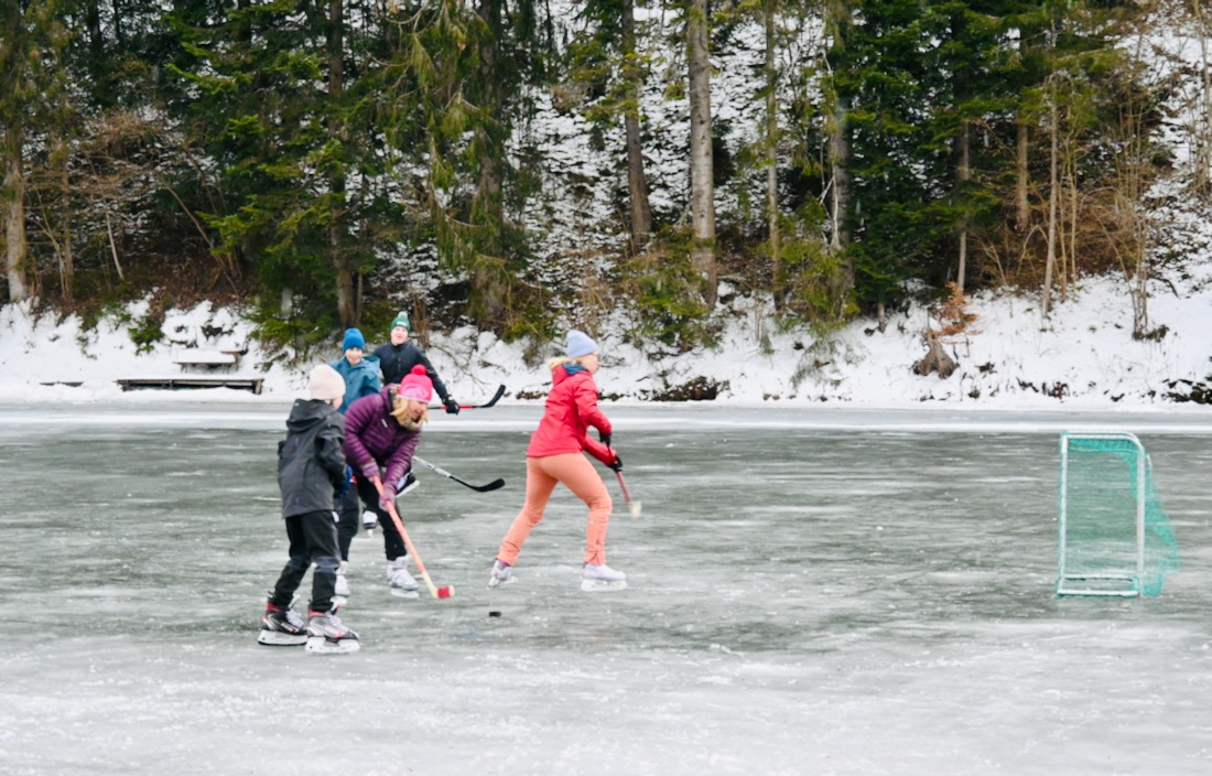 Eishockey auf dem Stanzer Dorfteich in der Hochsteiermark