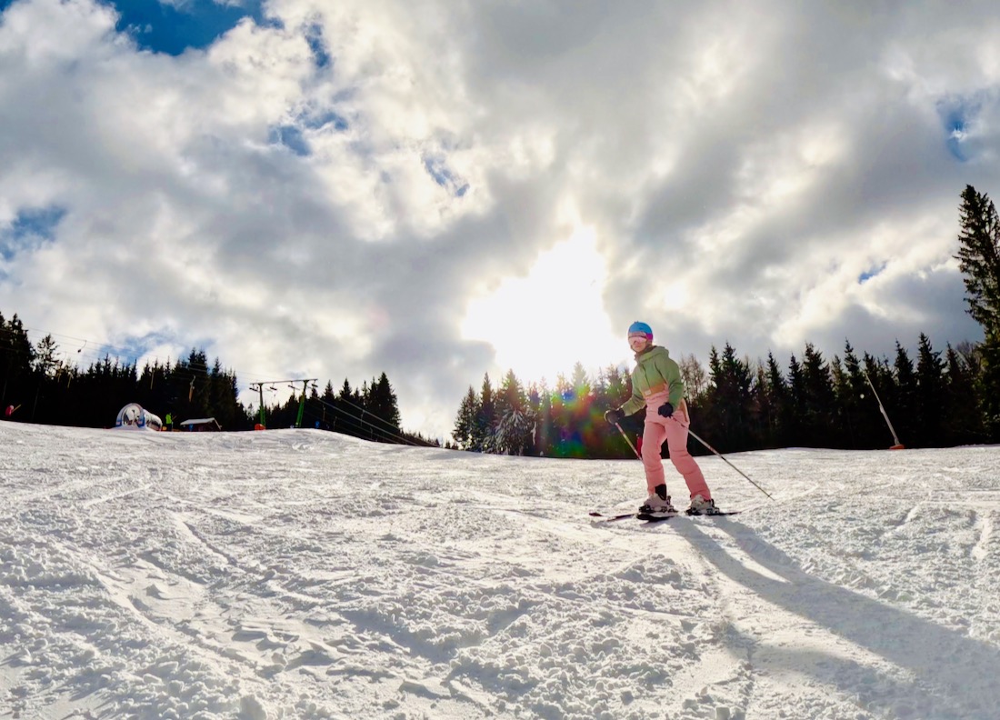 Melanie auf der Skipiste im Skigebiet Stuhleck