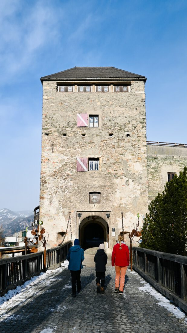 Wir besuchen die Burg Oberkapfenberg