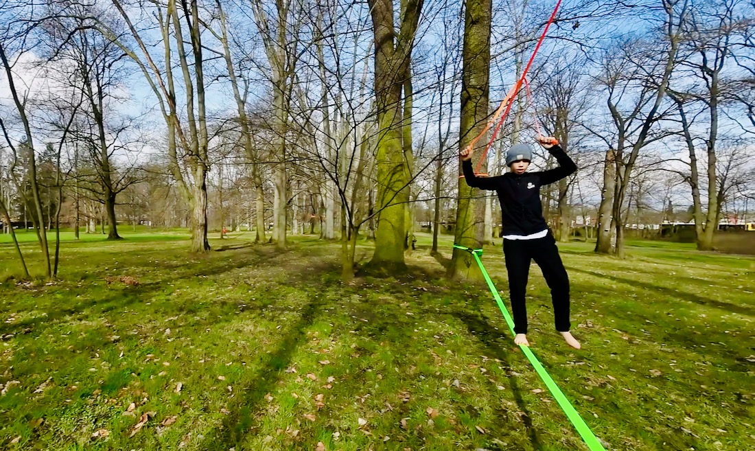 Flo auf der Primeful Slackline