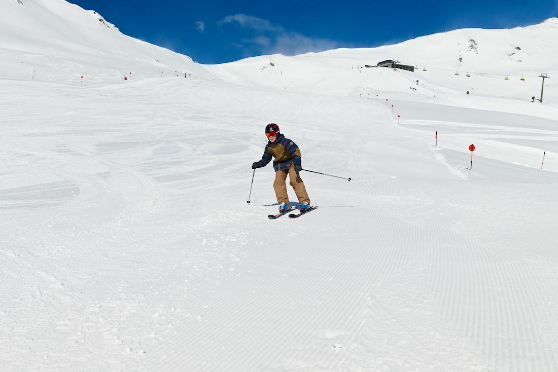 Ben fährt Ski in der Wildkogel Arena
