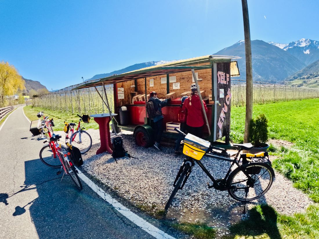 Der Apfelstand in Italien bei Eurobike Radreisen