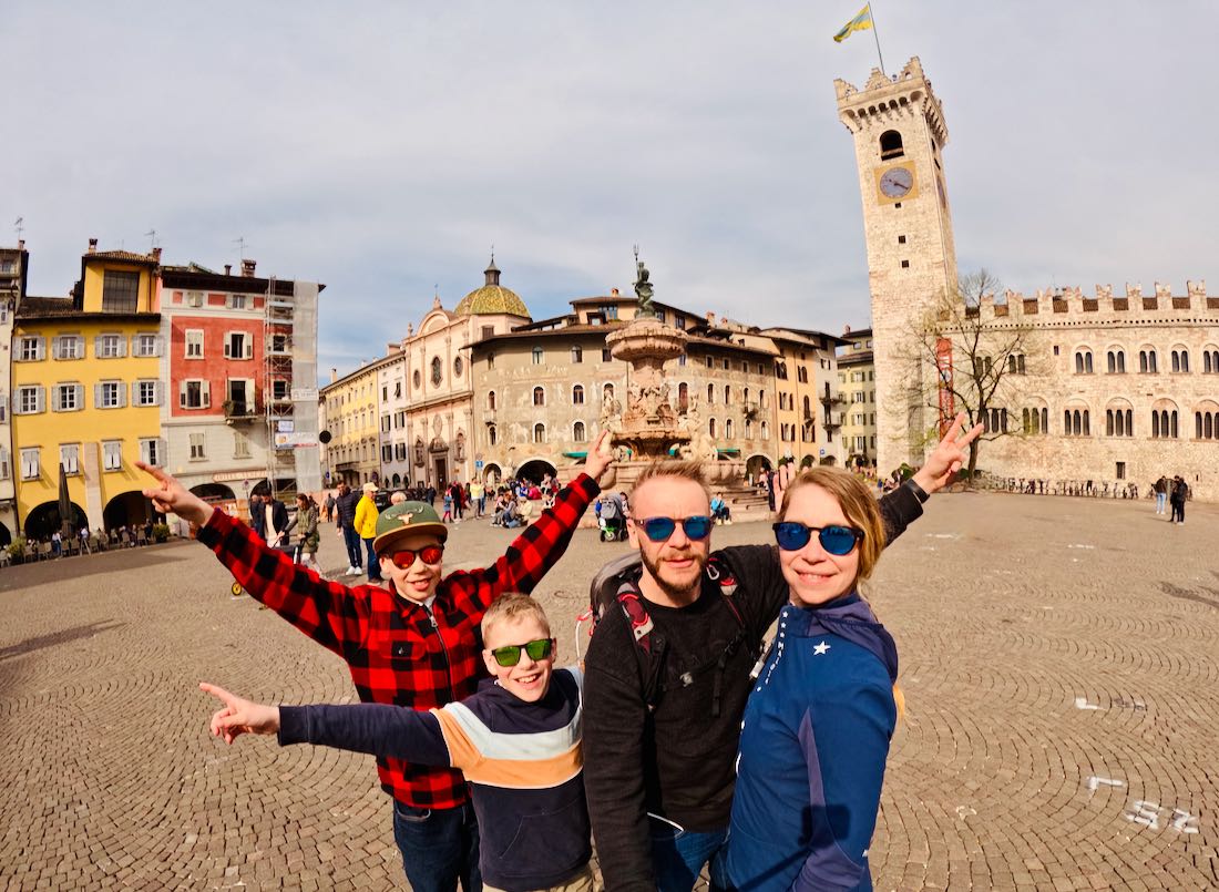 Fravely auf dem Domplatz in Trient bei Eurobike Radreisen