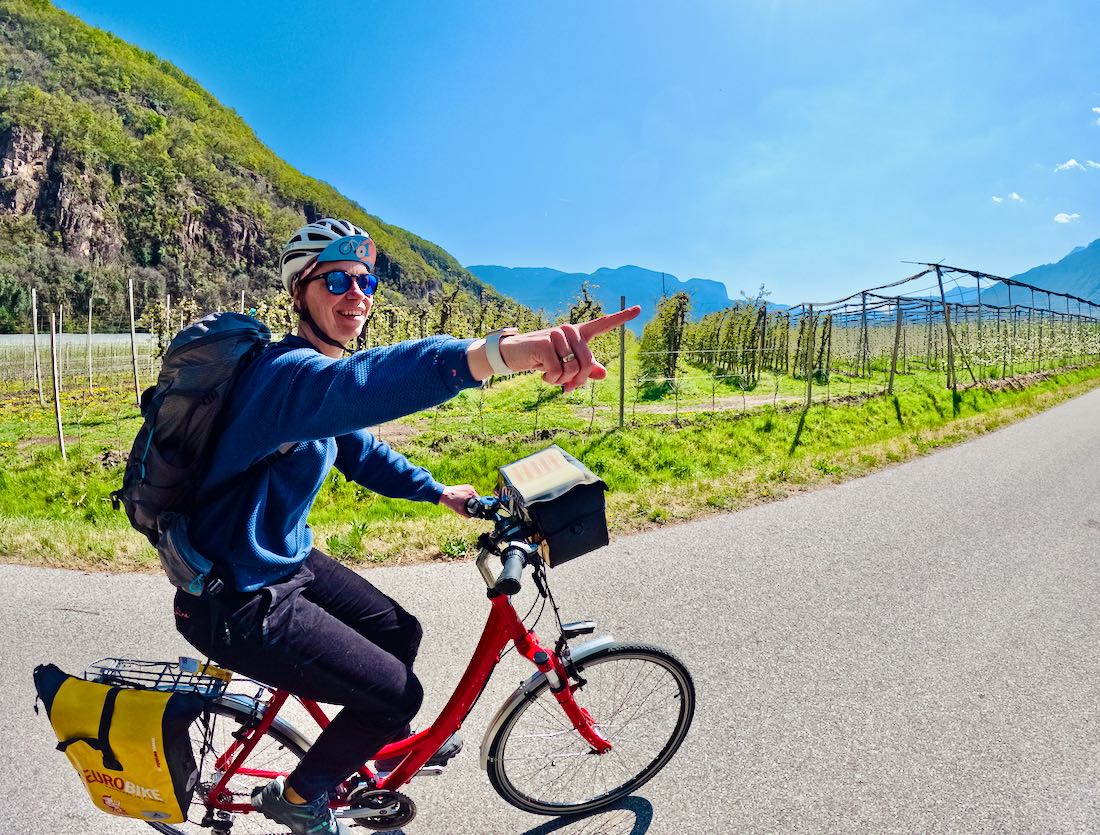 Melanie findet das Vogel-Beobachtungs-Haus bei Eurobike Radreisen