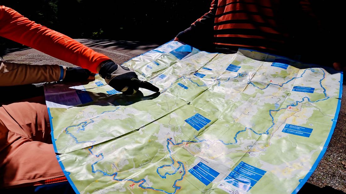 Wir schauen uns die kommende Strecke auf der Karte von Stoneman an