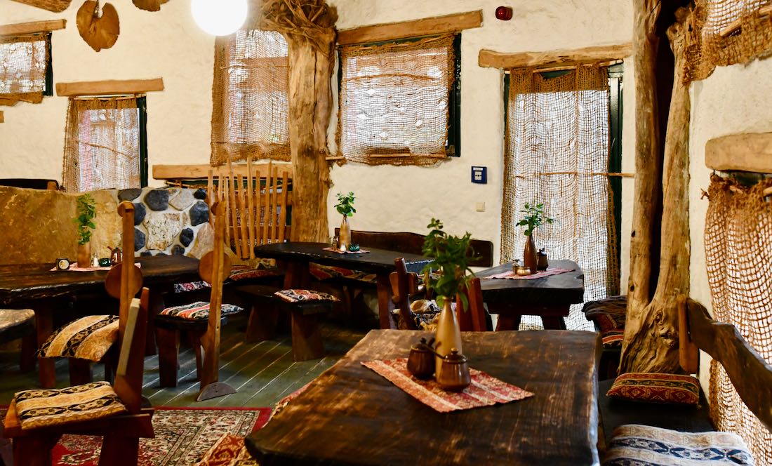 Das Baumstammlokal in Turisede