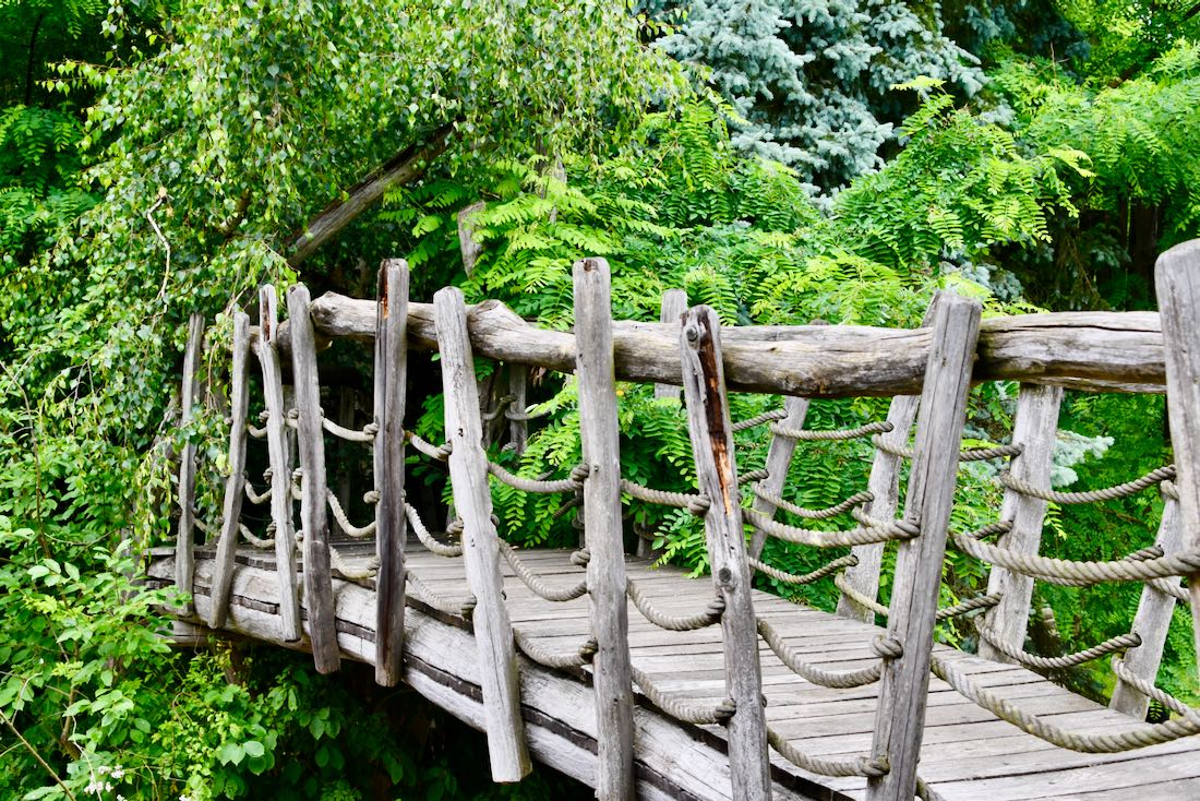 Eine Brücke im Freizeitparkt Turisede