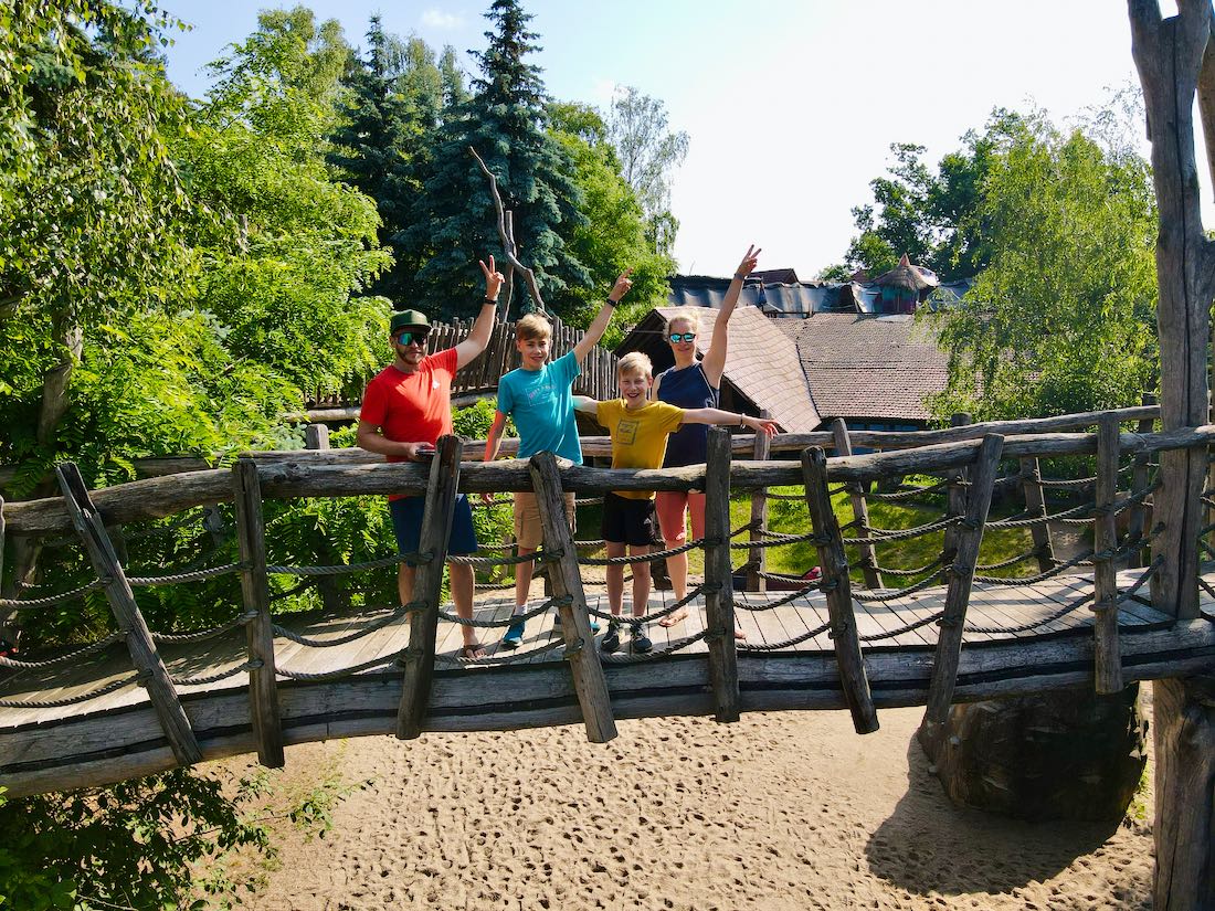 Fravely auf der Brücke in Turisede