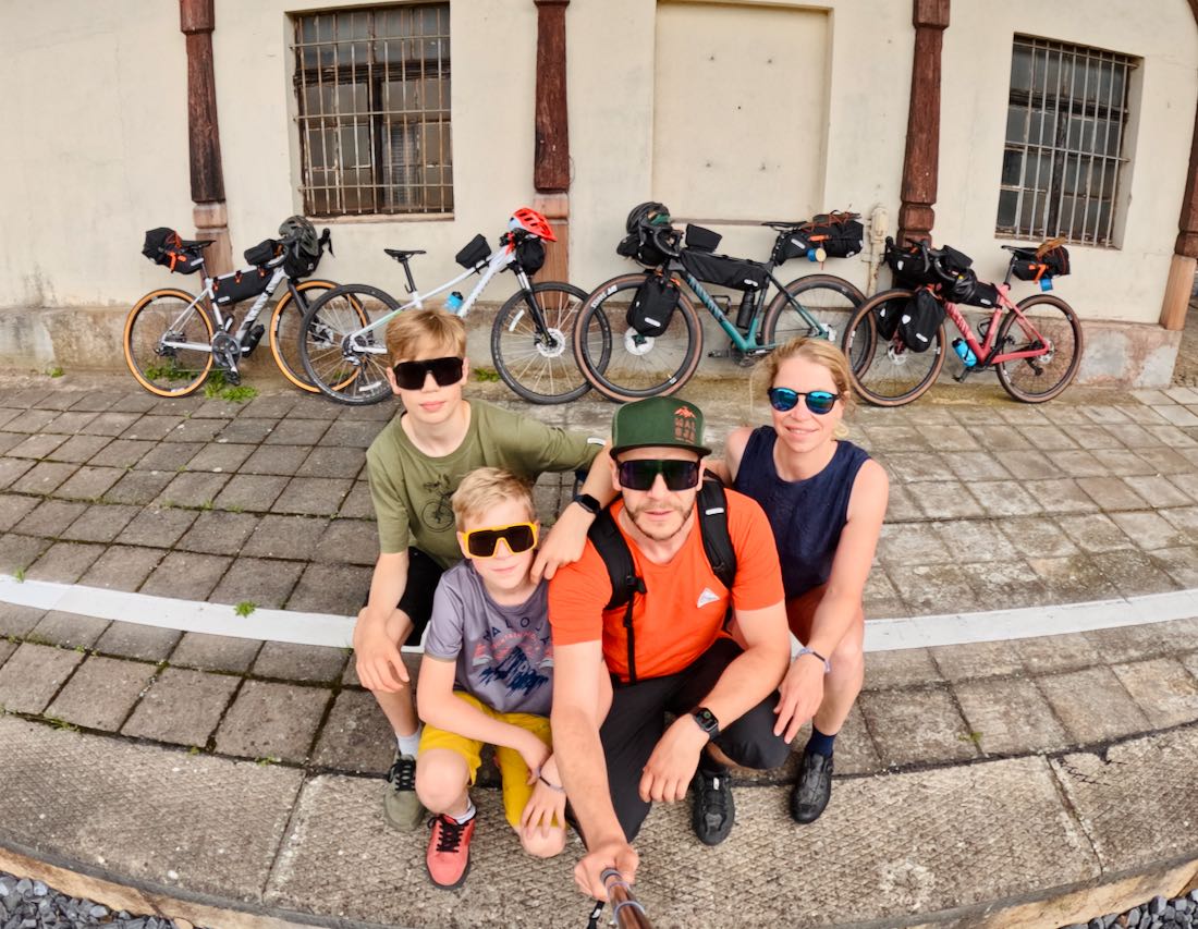 Fravely per Bikepacking zur Kulturinsel Einsiedel in Turisede