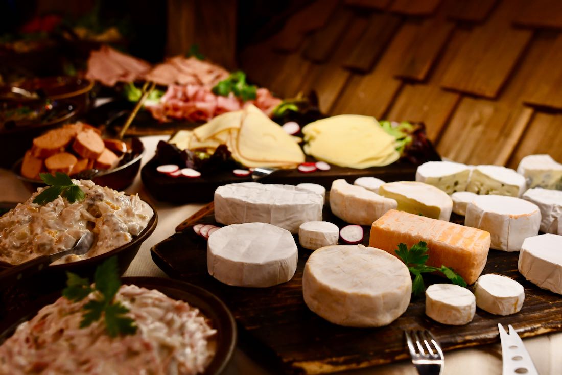 Frühstücks-Buffett im Baumhaushotel