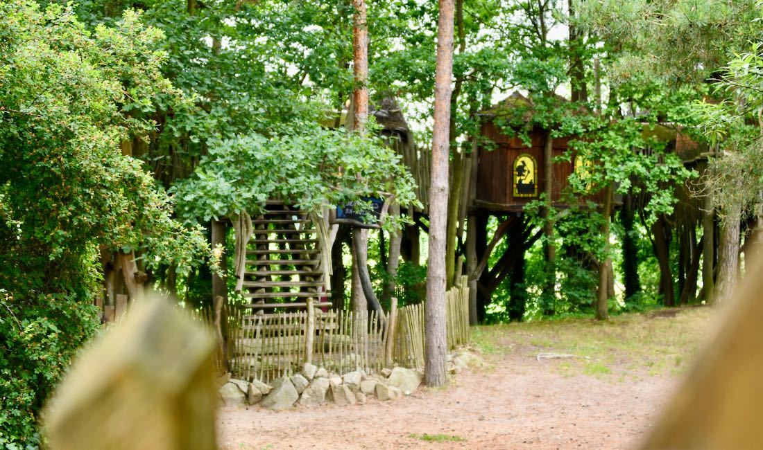 Vorplatz vom Baumhaushotel