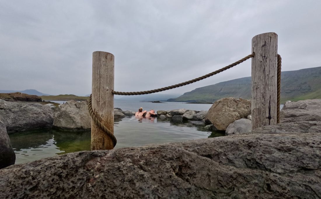 Direkt am Meer die Fravely entspannt im Hotspring Hvammsvik