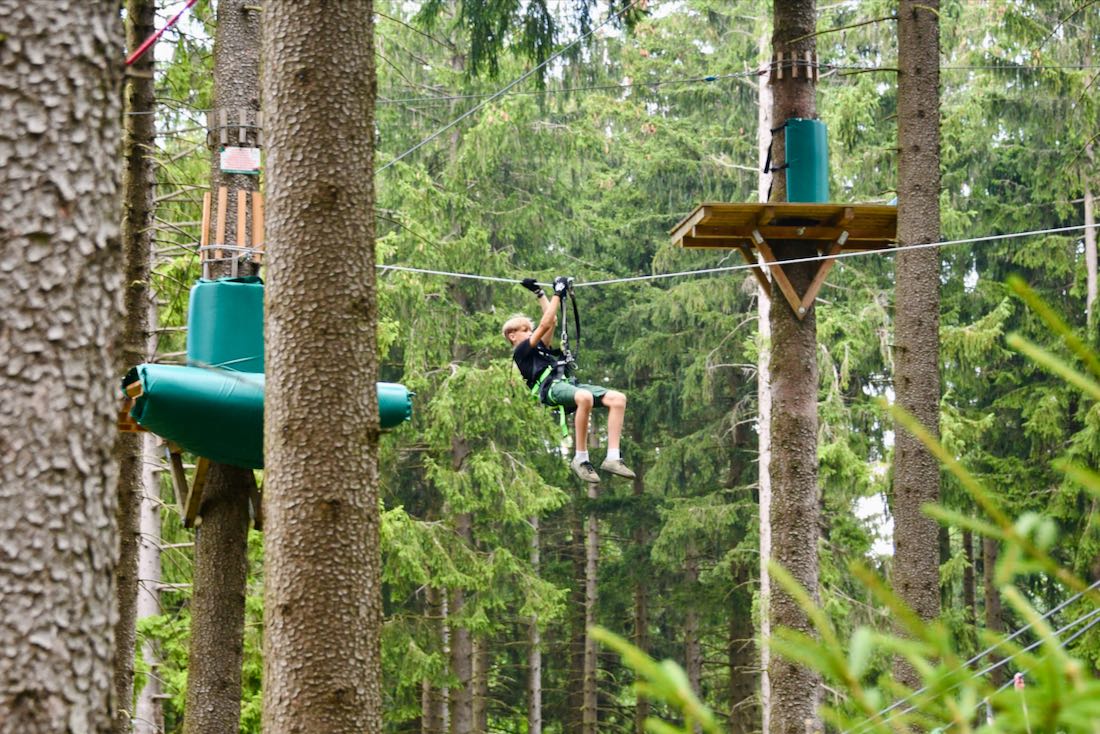 Flo an der Zip Line im Abenteuerpark Rabenberg