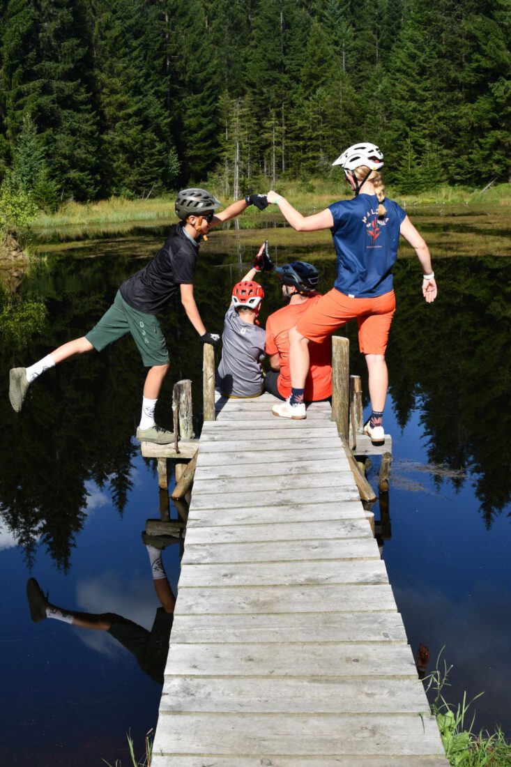 Fravely auf dem Steg am See