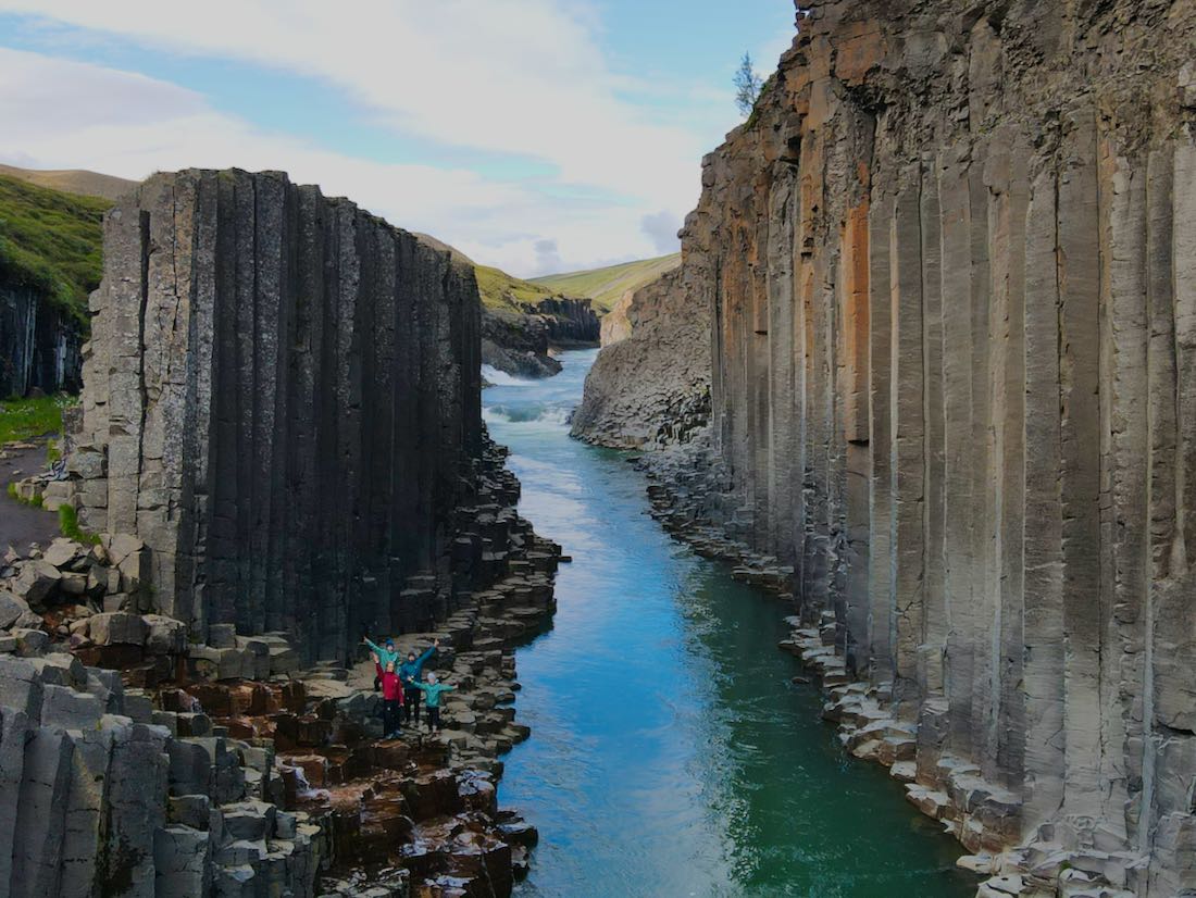 Fravely im Studlagil Canyon