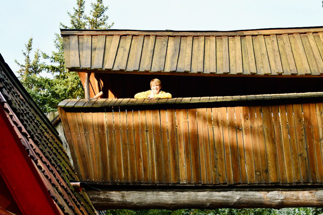 Ben in Turisede auf der Brücke im Neisseland
