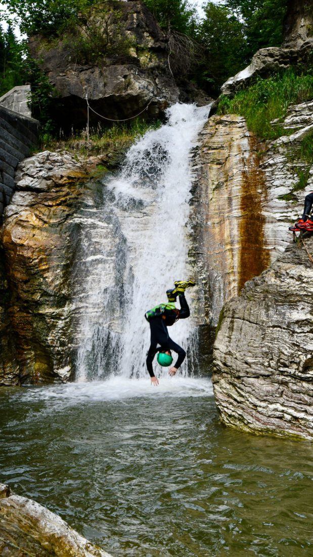Ben macht einen Salto