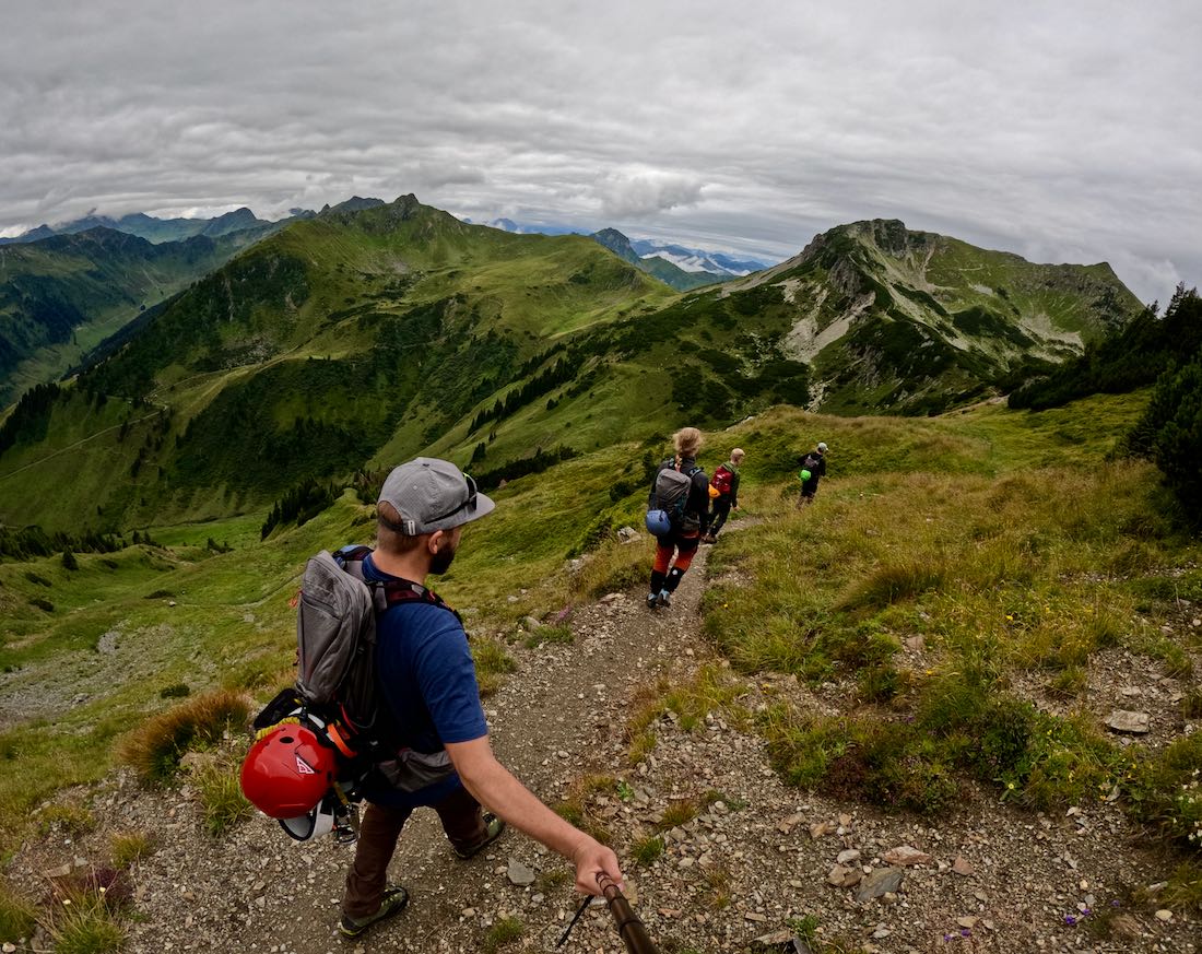 Bergab in den Bergen von Fieberbrunn