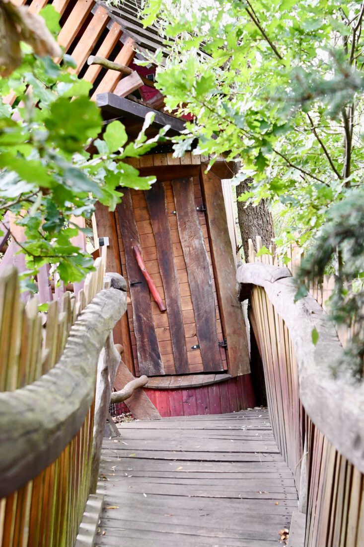 Der Weg zur Toilette im Baumbett in Turisede