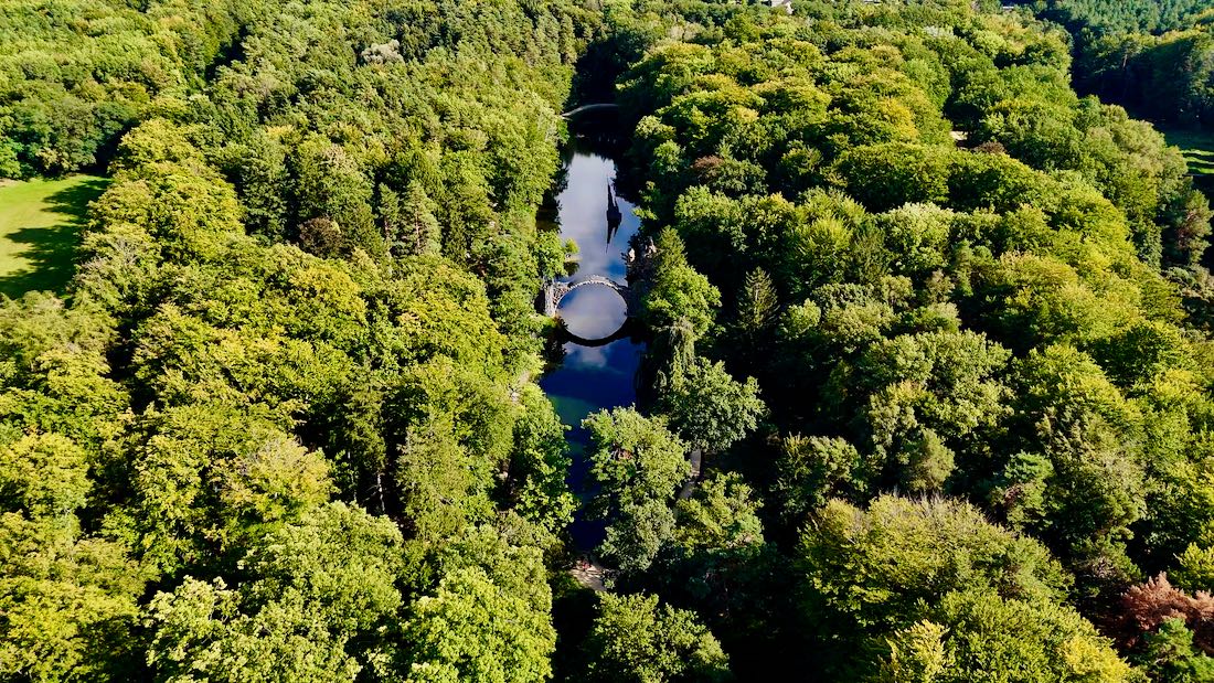 Die Rakotzbrücke aus der Luft im Neisseland in der Oberlausitz