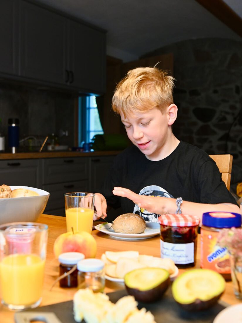 Ben beim Frühstück im Doberschützer Hof