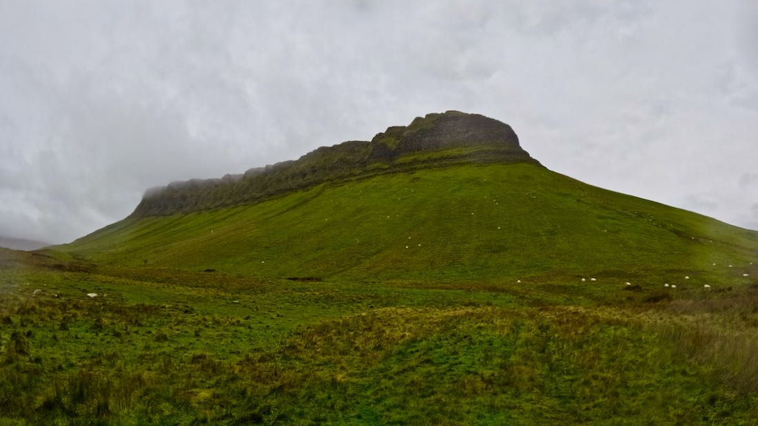 Der Ben Bulben in Irland