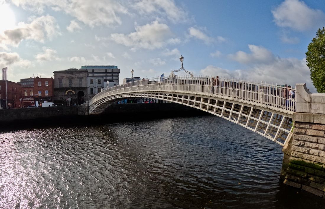 Die Ha'penny Bridge in Dublin