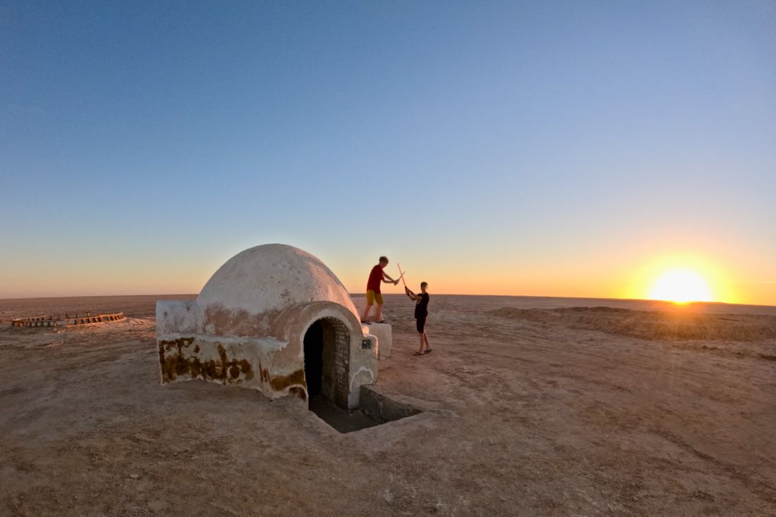 Ben und Flo am Lars Homestead der Star Wars Kulisse auf dem Chott el Djerid in Tunesien